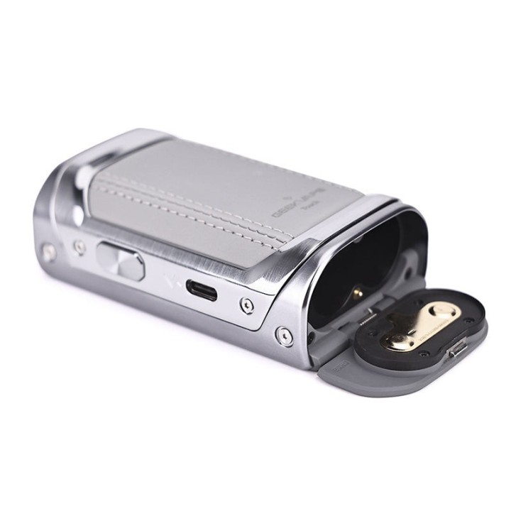 GeekVape T200 Pod Mod gümüş renkli, açık pil bölmeli cihaz detayı.