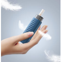 Aspire Vilter Fun Mavi Pod Mod hafif tasarımıyla elde tutuşta.