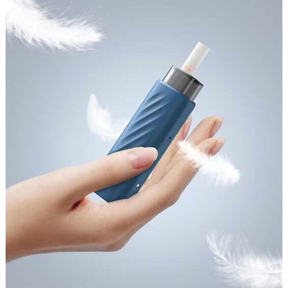 Aspire Vilter Fun Mavi Pod Mod hafif tasarımıyla elde tutuşta.