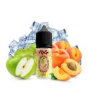 Yogi Delight Elma Şeftali Buz Salt Likit şişesi ve meyveler